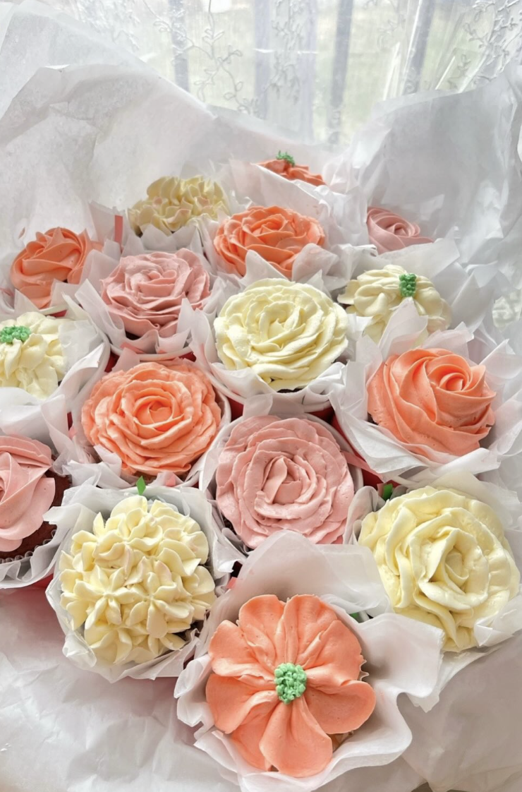 Peach, pink and cream buttercream rose cupcake bouquet